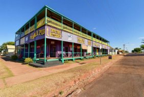 Purple Pub Brolga Palms Motel
