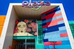 Pause and Play C. C. Plaza Imperial