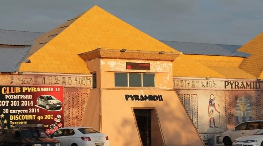 Slot Club Pyramid