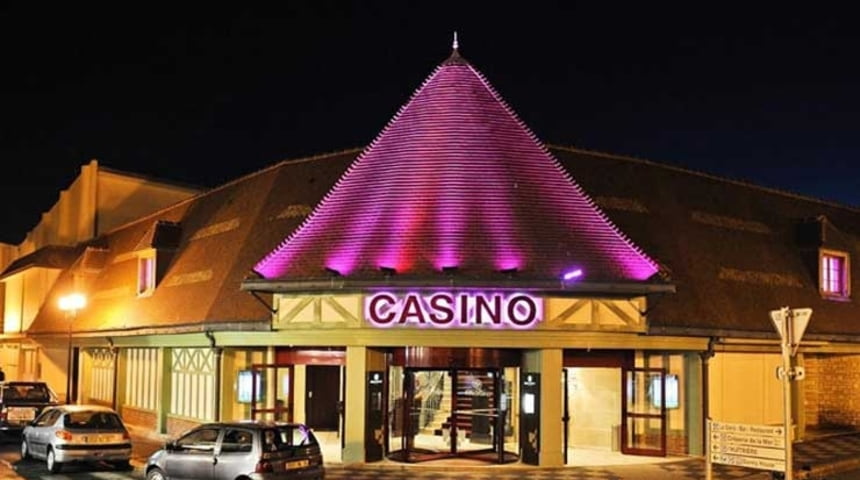 Le casino JOA d'Etretat