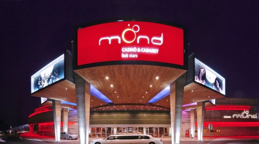 Mond, Casino & Hotel