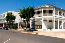 Rainbow Beach Hotel