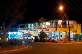 Tattersalls Hotel (Winton)