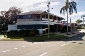 The Woombye Pub