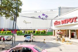 Slot Hall Yak Super Plaza La Viga