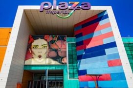 Pause and Play C. C. Plaza Imperial
